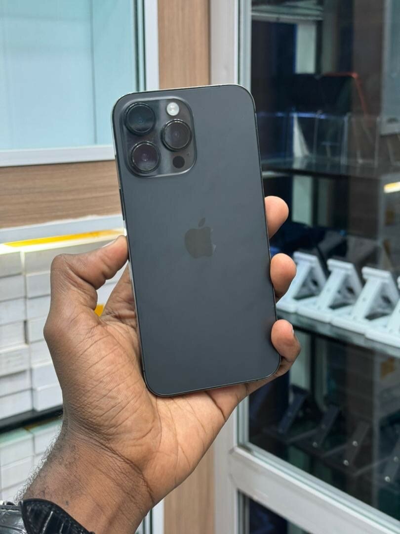 IPHONE 14 PRO MAX 128GIGA PETITE FISSURE INVISIBLE SUR L’ECR