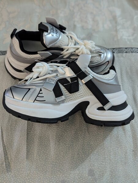 Sneakers en cuir argenté