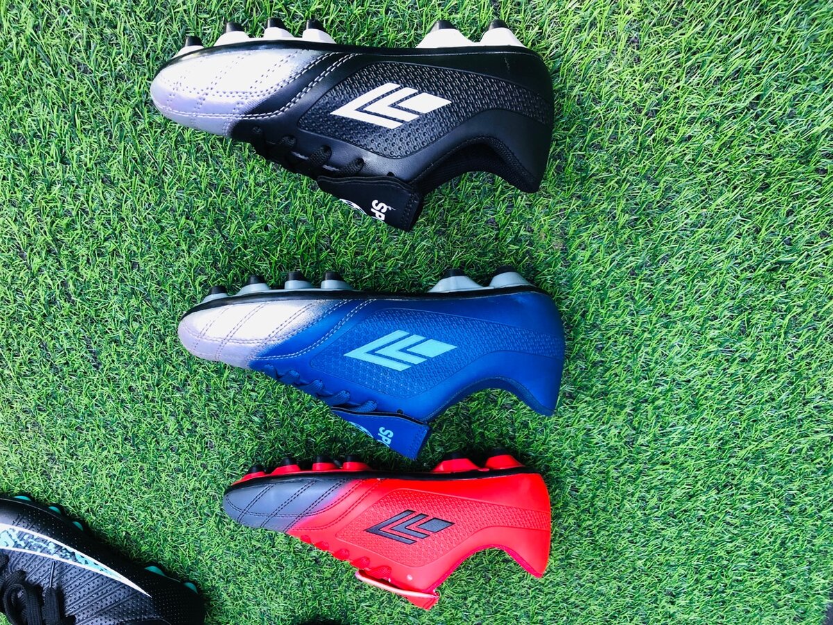 Kids soccer boots