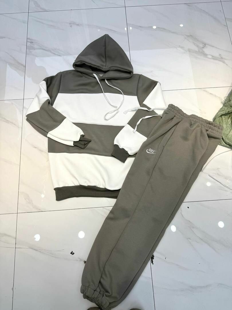 Ensemble jogging à rayures