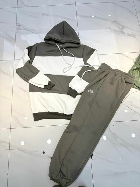 Ensemble jogging à rayures