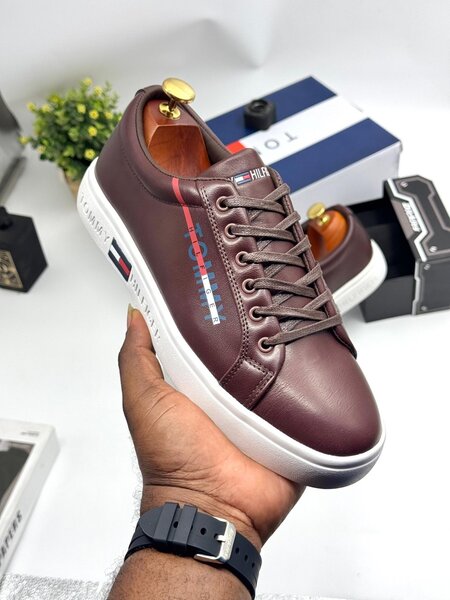 TOMMY HILFIGER COFFEE AND WHITE