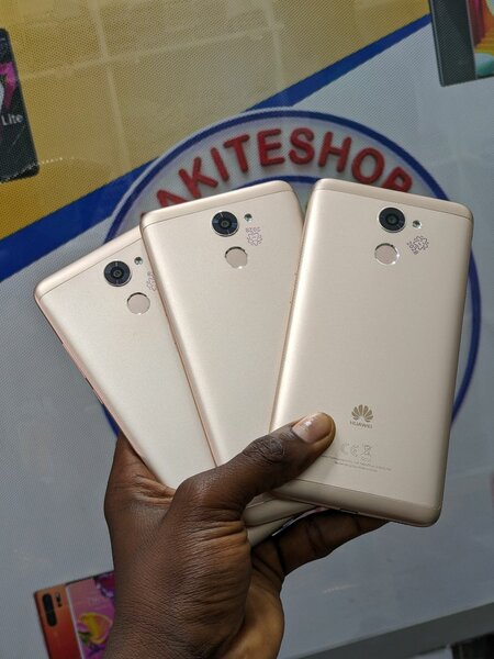 Huawei Y7