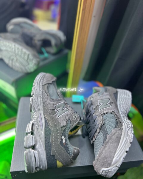 New Balance 2002r