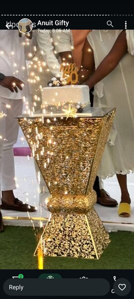 Goldin cake stand