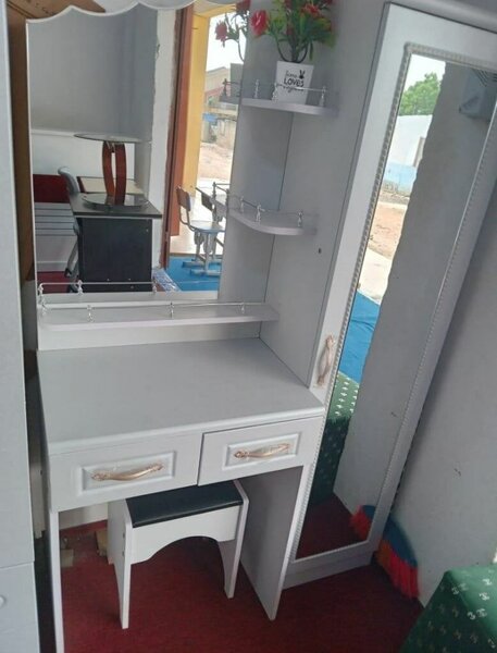 Dressing mirror
