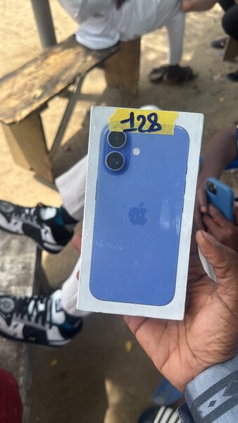 iPhone 16 simple