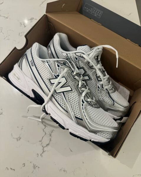 NEW balance 740
