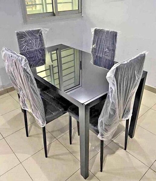 TABLE À MANGER