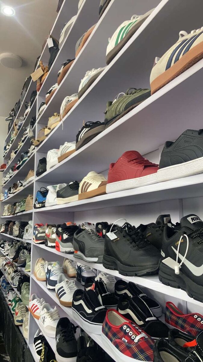 Sneakers agent