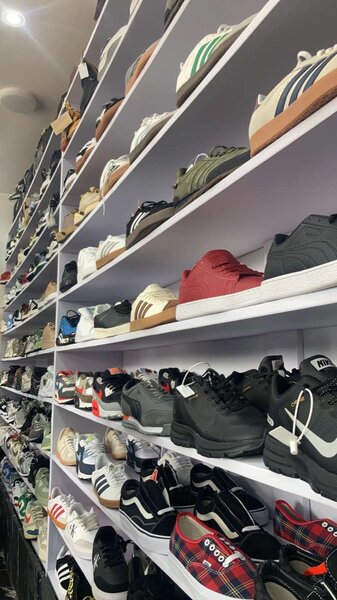Sneakers agent