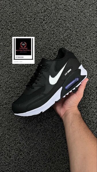 Basket. Nike air max  authentique dans carton