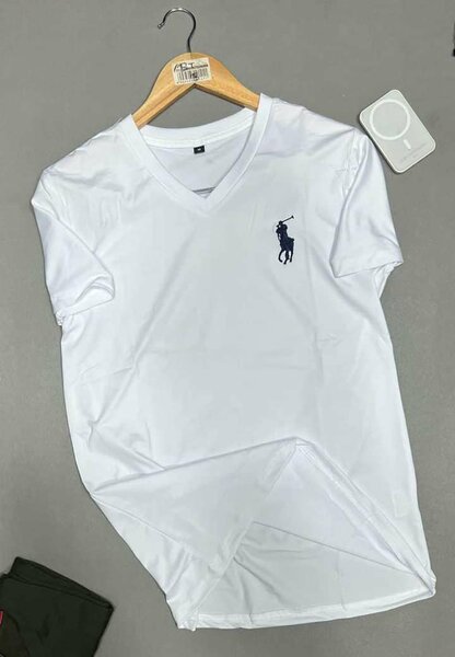 Tee-shirts cou v