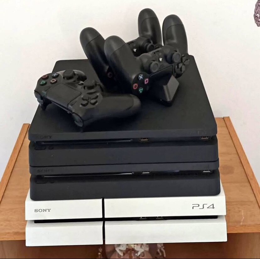 Console Sony PS4 Pro Pack