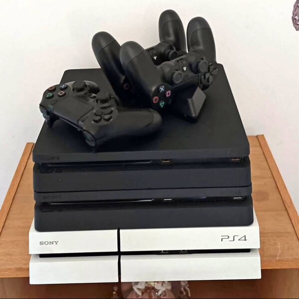 Console Sony PS4 Pro Pack
