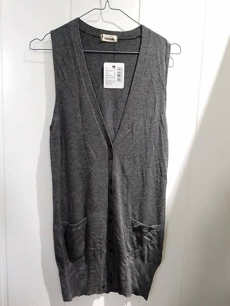 Sleeveless top