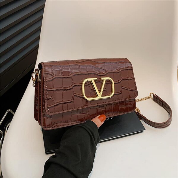 Stylish and fashionable women's bag brown