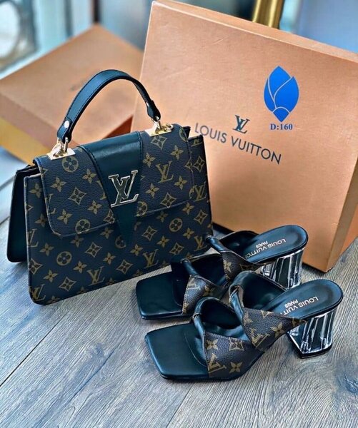 Ladies hand bag