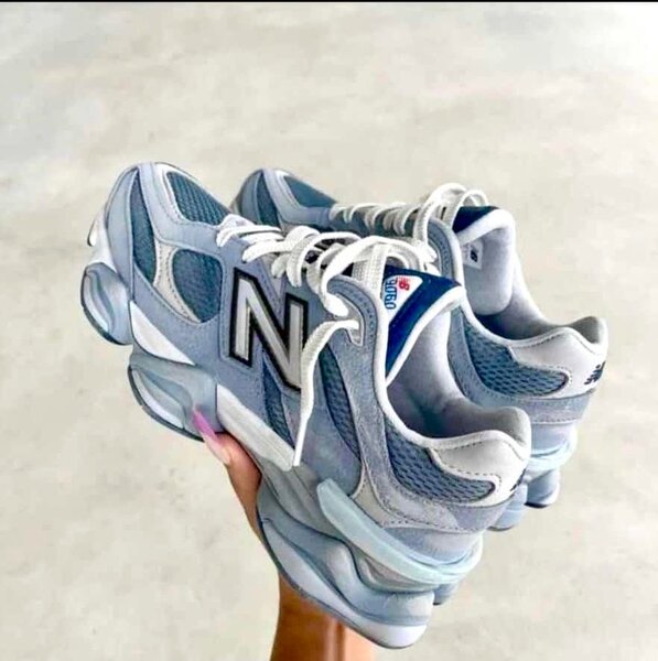 Adidas Sneakers