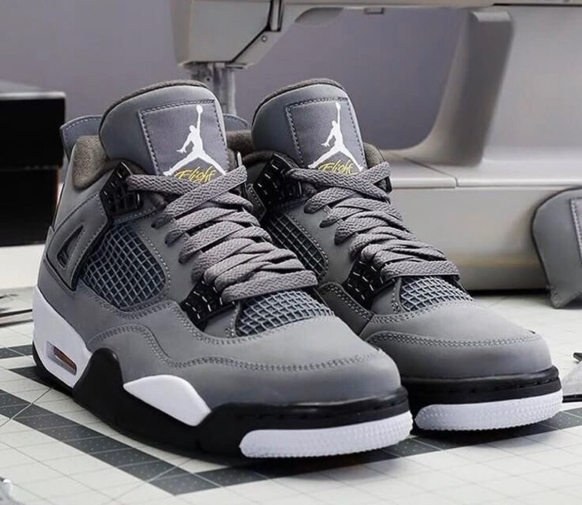 JORDAN 4
