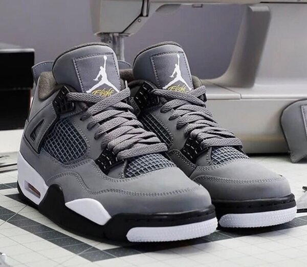 JORDAN 4