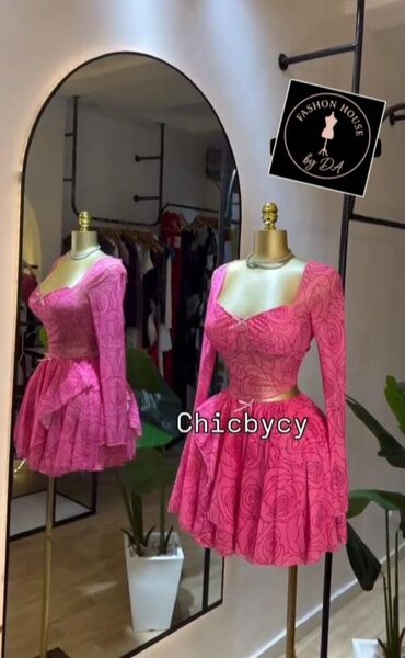 Robe rose élégante à manches longues