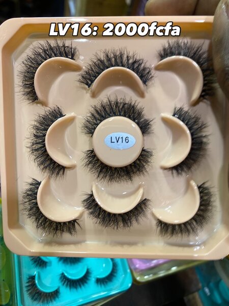 Faux cils