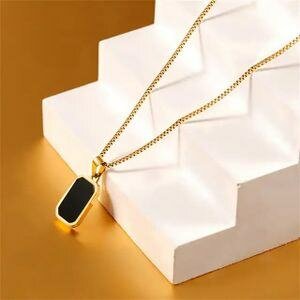 Collier pendentif élégant en or