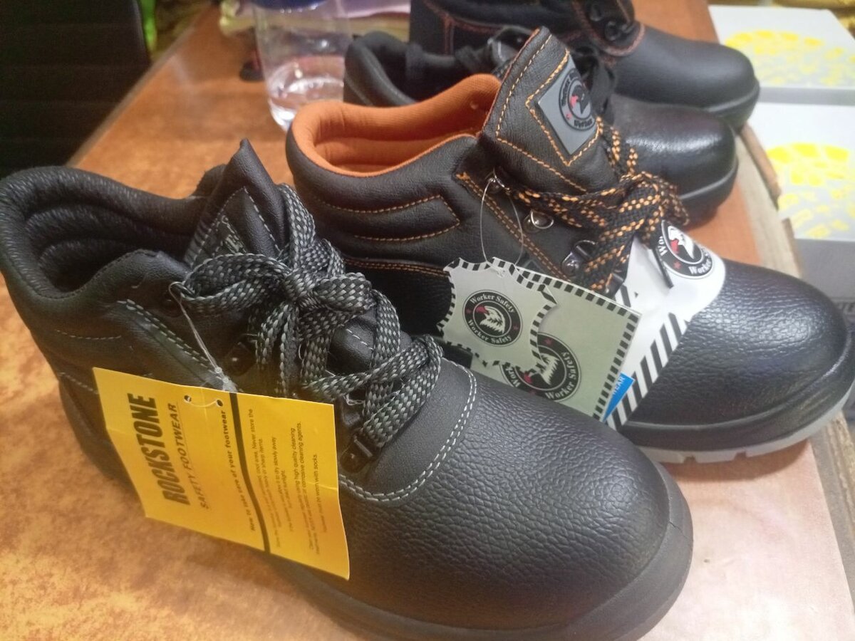 Safety footwear