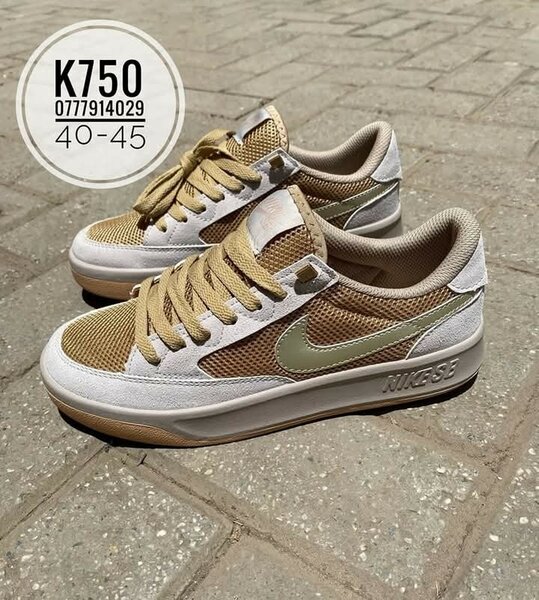 Sneakers 