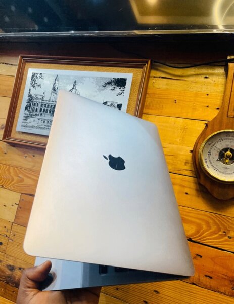 (2020) MacBook Air