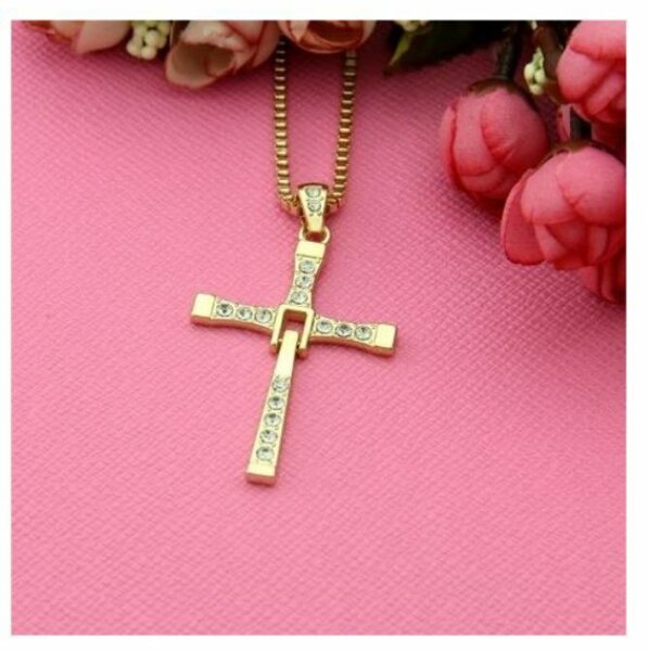 Pendentif chaine croix
