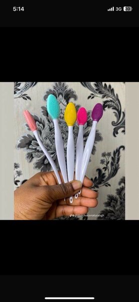 Lip scrub brush
