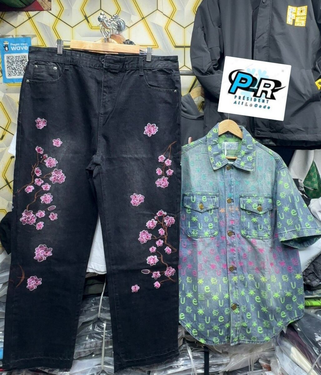 Jean et chemise avec motifs