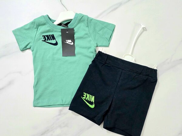 Complet Nike pour bébé avev culotte