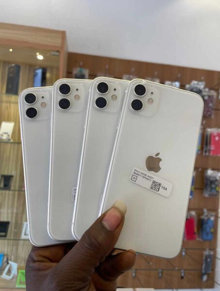 Clean UK USED IPHONE 11