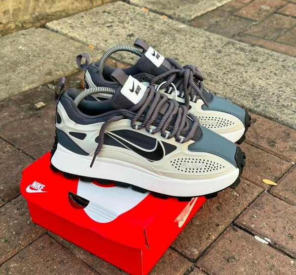 Baskets sport hommes modernes