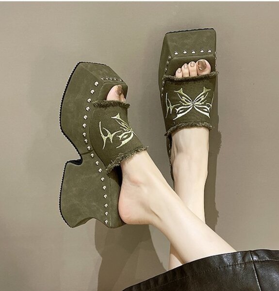 Platform slippers