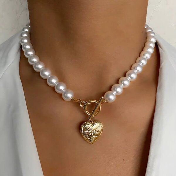 Collier perles et pendentif doré