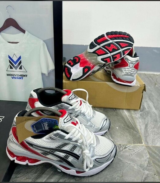 ASICS SNEAKER