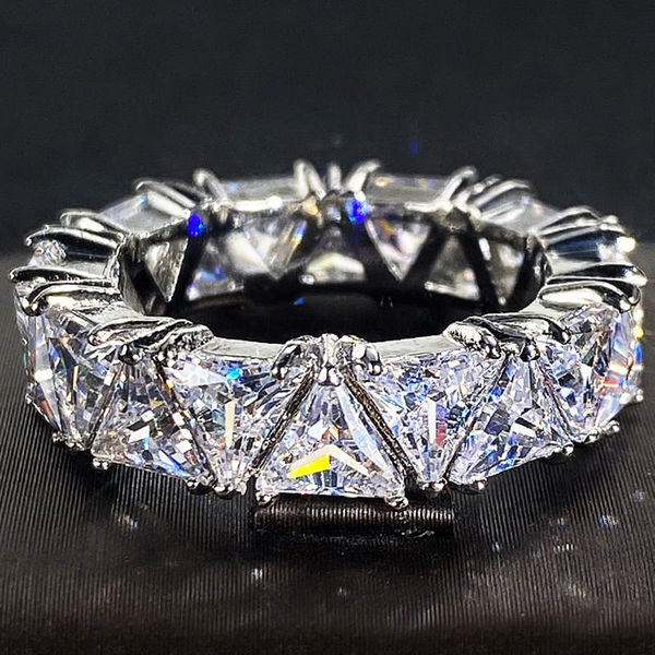 Glassy luxurious promise/engagement ring (Free Case)
