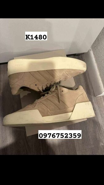Casual sneakers