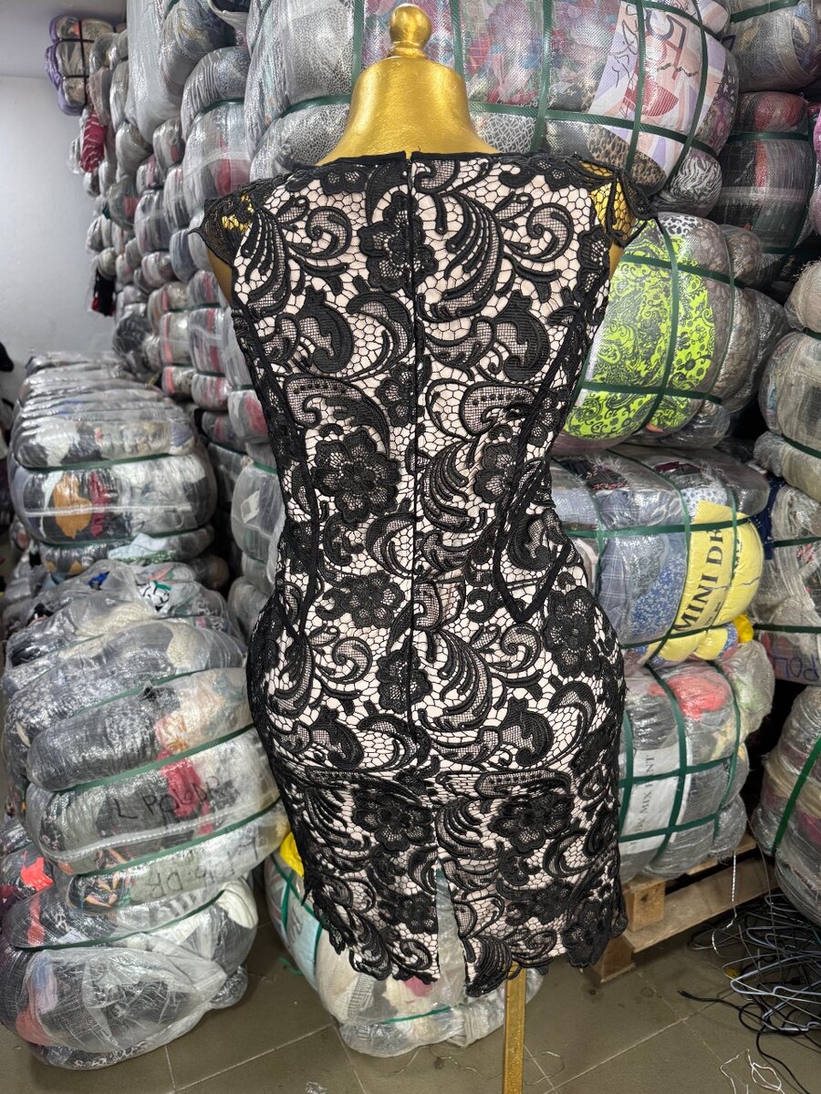 Robe dentelle noire élégante
