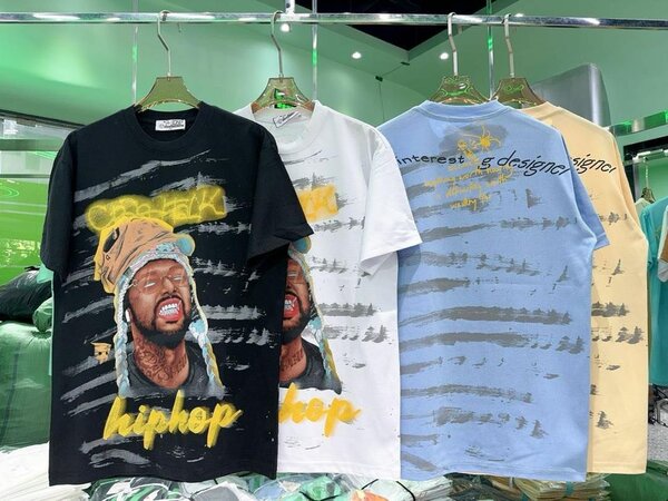 GRAPHIC T-SHIRT