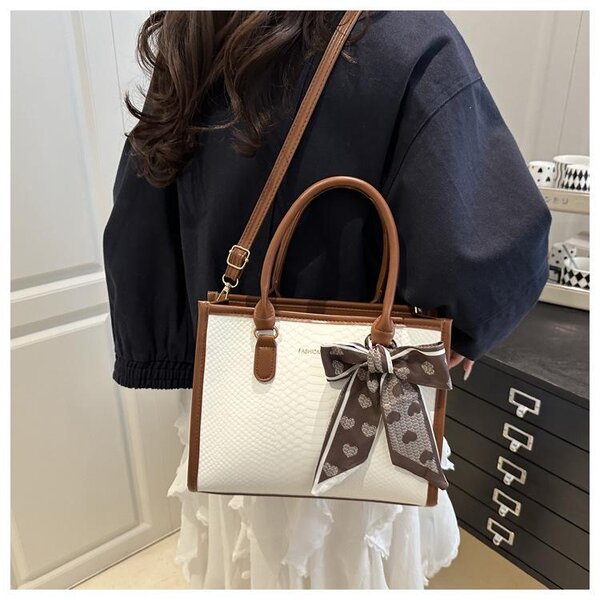 Sac à main élégant avec nœud