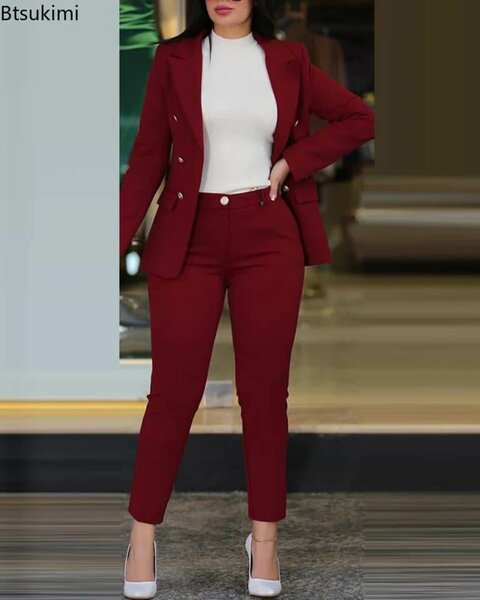 Ensemble costume féminin élégant