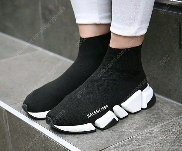BALENCIAGA