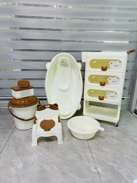 Baignoire avec étagères