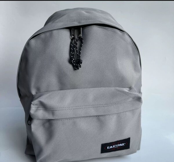 Sac à dos Eastpak gris élégant