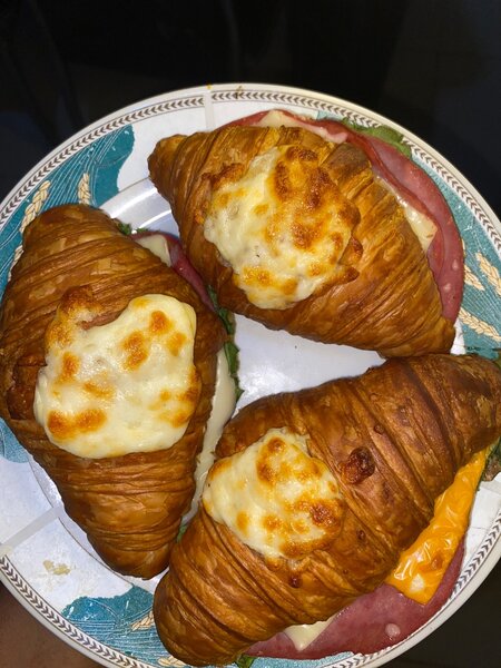 Croissants garnis au fromage